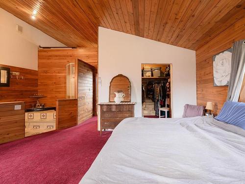 956 Barber Rd, Clearwater, BC - Indoor Photo Showing Bedroom