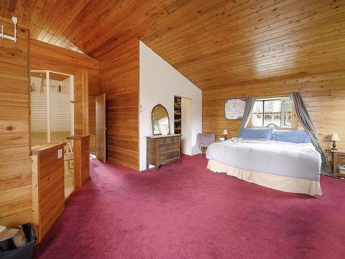 956 Barber Rd, Clearwater, BC - Indoor Photo Showing Bedroom