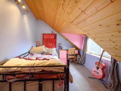 956 Barber Rd, Clearwater, BC - Indoor Photo Showing Bedroom