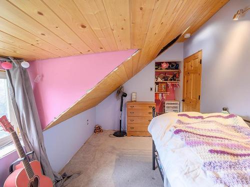 956 Barber Rd, Clearwater, BC - Indoor Photo Showing Bedroom