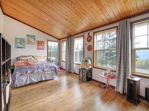 956 Barber Rd, Clearwater, BC - Indoor Photo Showing Bedroom