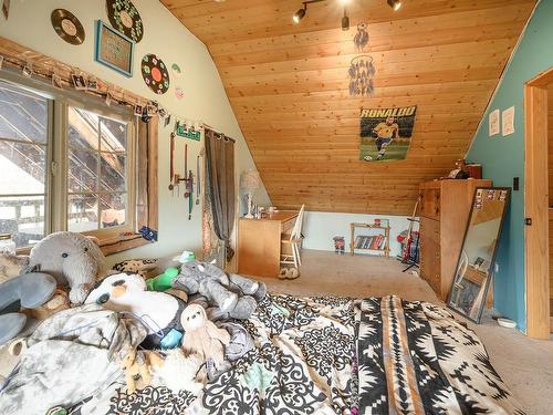 956 Barber Rd, Clearwater, BC - Indoor Photo Showing Bedroom