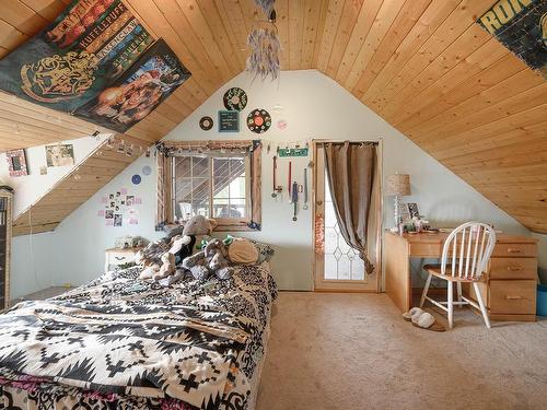 956 Barber Rd, Clearwater, BC - Indoor Photo Showing Bedroom