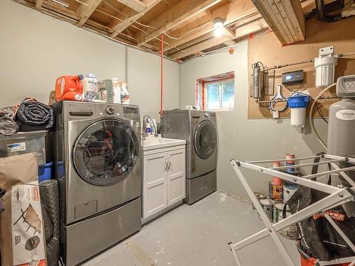 956 Barber Rd, Clearwater, BC - Indoor Photo Showing Laundry Room