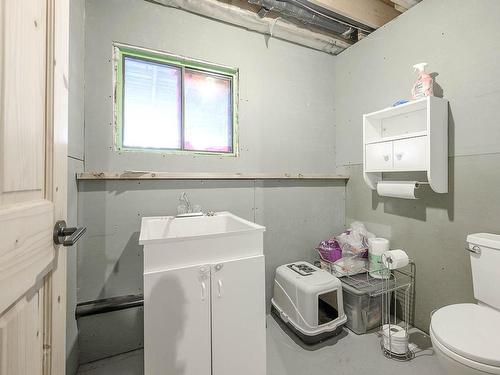 956 Barber Rd, Clearwater, BC - Indoor Photo Showing Bathroom