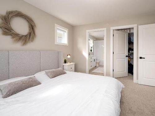 189-8800 Dallas Drive, Kamloops, BC - Indoor Photo Showing Bedroom