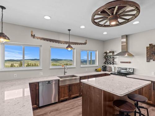 4860 Jackson Road, Kamloops, BC - Indoor Photo Showing Kitchen