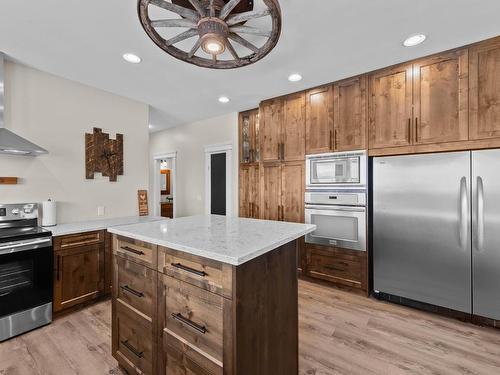 4860 Jackson Road, Kamloops, BC - Indoor Photo Showing Kitchen