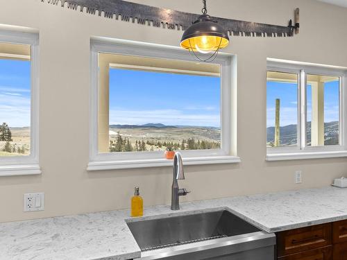 4860 Jackson Road, Kamloops, BC - Indoor Photo Showing Kitchen