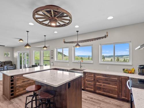 4860 Jackson Road, Kamloops, BC - Indoor Photo Showing Kitchen With Upgraded Kitchen