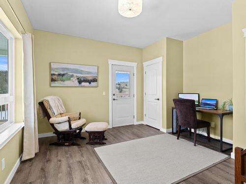 4860 Jackson Road, Kamloops, BC - Indoor