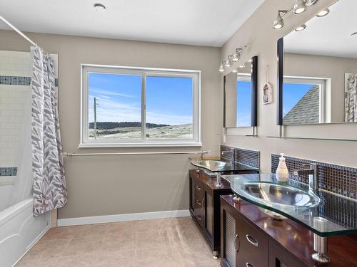 4860 Jackson Road, Kamloops, BC - Indoor Photo Showing Bathroom