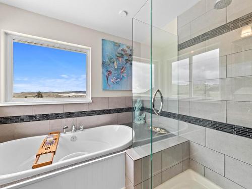 4860 Jackson Road, Kamloops, BC - Indoor Photo Showing Bathroom