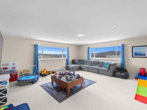 4860 Jackson Road, Kamloops, BC - Indoor Photo Showing Living Room