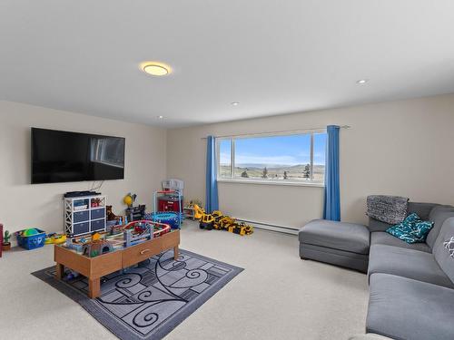 4860 Jackson Road, Kamloops, BC - Indoor Photo Showing Living Room