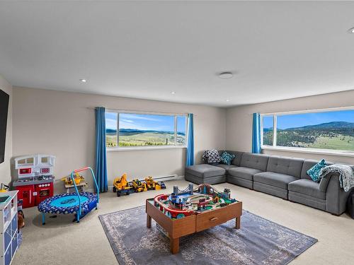 4860 Jackson Road, Kamloops, BC - Indoor Photo Showing Living Room