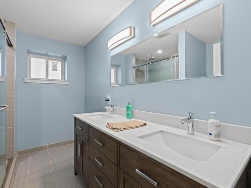 4860 Jackson Road, Kamloops, BC - Indoor Photo Showing Bathroom