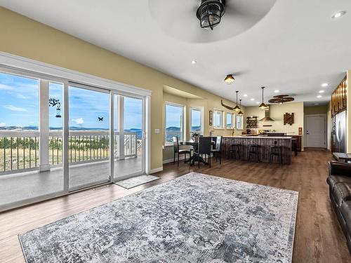 4860 Jackson Road, Kamloops, BC - Indoor Photo Showing Living Room