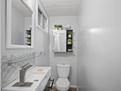 Powder room - 508 Rue Kodiak, Longueuil (Greenfield Park), QC - Indoor Photo Showing Bathroom
