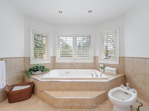 1600 Kenmuir Ave, Mississauga, ON - Indoor Photo Showing Bathroom