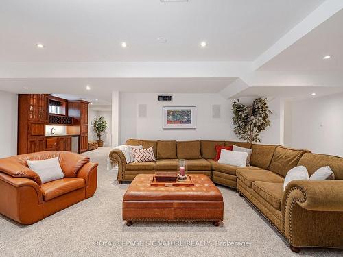 1600 Kenmuir Ave, Mississauga, ON - Indoor Photo Showing Living Room