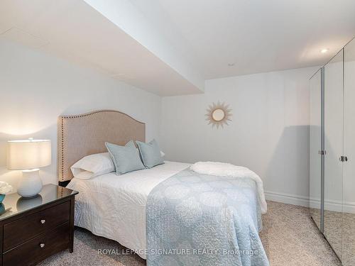 1600 Kenmuir Ave, Mississauga, ON - Indoor Photo Showing Bedroom