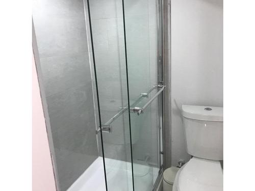 85 White Tail Cres, Brampton, ON - Indoor Photo Showing Bathroom