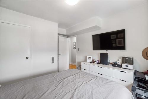 67 Graham Avenue N, Hamilton, ON - Indoor Photo Showing Bedroom