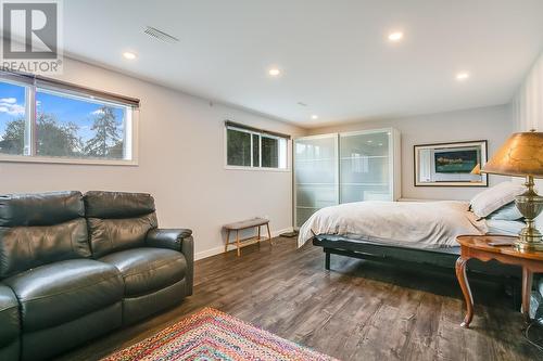 1100 Crown Street, Kelowna, BC - Indoor Photo Showing Bedroom