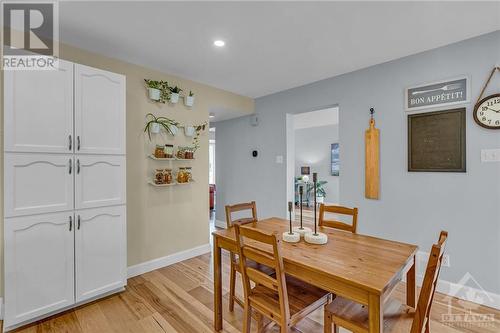 22 Fernbrook Place, Kanata, ON - Indoor Photo Showing Dining Room