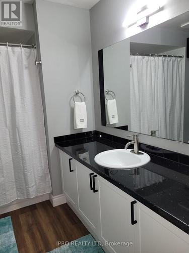 211 Provincial Place, Brampton, ON - Indoor Photo Showing Bathroom