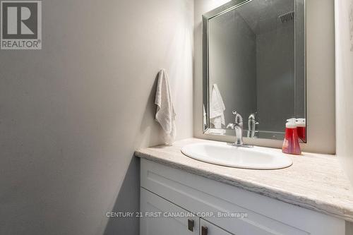 23 - 217 Martinet Avenue, London, ON - Indoor Photo Showing Bathroom