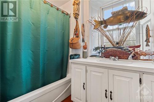 9384 Branch Road, North Augusta, ON - Indoor Photo Showing Bathroom