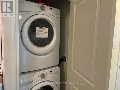 1015 - 39 Annie Craig Drive, Toronto, ON - Indoor Photo Showing Laundry Room