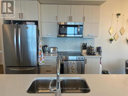 1015 - 39 Annie Craig Drive, Toronto, ON - Indoor Photo Showing Kitchen With Stainless Steel Kitchen With Double Sink