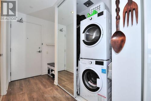 2011 - 5 Buttermill Avenue, Vaughan, ON - Indoor Photo Showing Laundry Room
