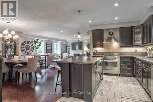 306 - 390 Upper Middle Road E, Oakville, ON - Indoor Photo Showing Kitchen With Upgraded Kitchen