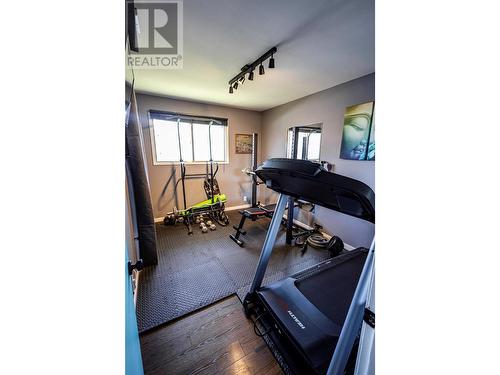 724 Kinnear Avenue, Kelowna, BC - Indoor Photo Showing Gym Room