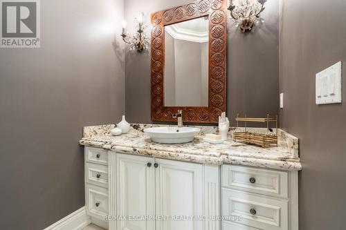 212 Valleyview Drive, Hamilton, ON - Indoor Photo Showing Bathroom