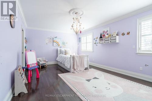 212 Valleyview Drive, Hamilton, ON - Indoor Photo Showing Bedroom