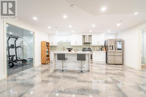 212 Valleyview Drive, Hamilton, ON - Indoor Photo Showing Kitchen