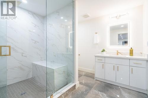 212 Valleyview Drive, Hamilton, ON - Indoor Photo Showing Bathroom