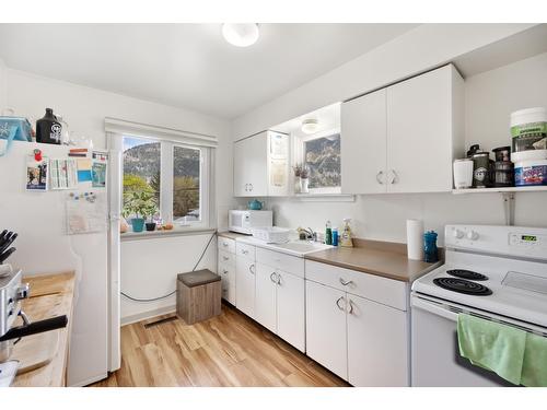 506 Seventh Street, Nelson, BC - Indoor Photo Showing Kitchen