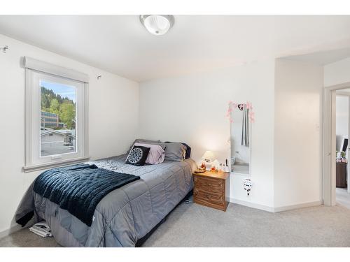 506 Seventh Street, Nelson, BC - Indoor Photo Showing Bedroom