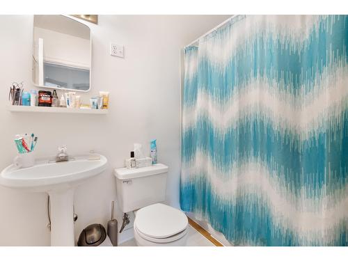 506 Seventh Street, Nelson, BC - Indoor Photo Showing Bathroom