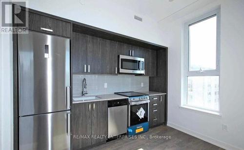 707 - 1 Cardiff Road, Toronto, ON - Indoor Photo Showing Kitchen With Stainless Steel Kitchen With Upgraded Kitchen