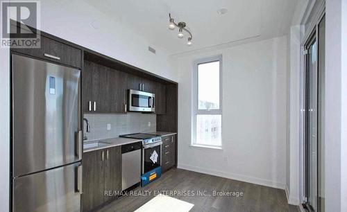 707 - 1 Cardiff Road, Toronto, ON - Indoor Photo Showing Kitchen With Stainless Steel Kitchen