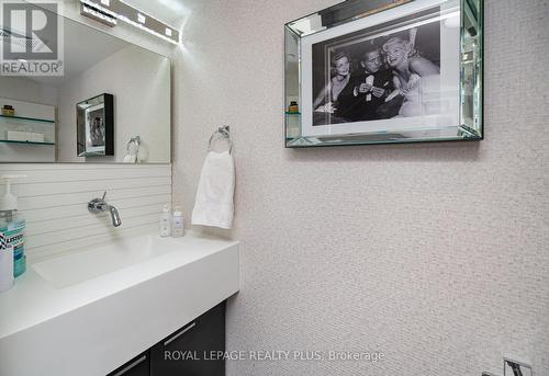 117 - 55 Stewart Street, Toronto, ON - Indoor Photo Showing Bathroom