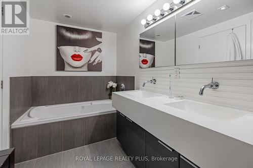 117 - 55 Stewart Street, Toronto, ON - Indoor Photo Showing Bathroom