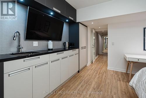 117 - 55 Stewart Street, Toronto, ON - Indoor Photo Showing Kitchen